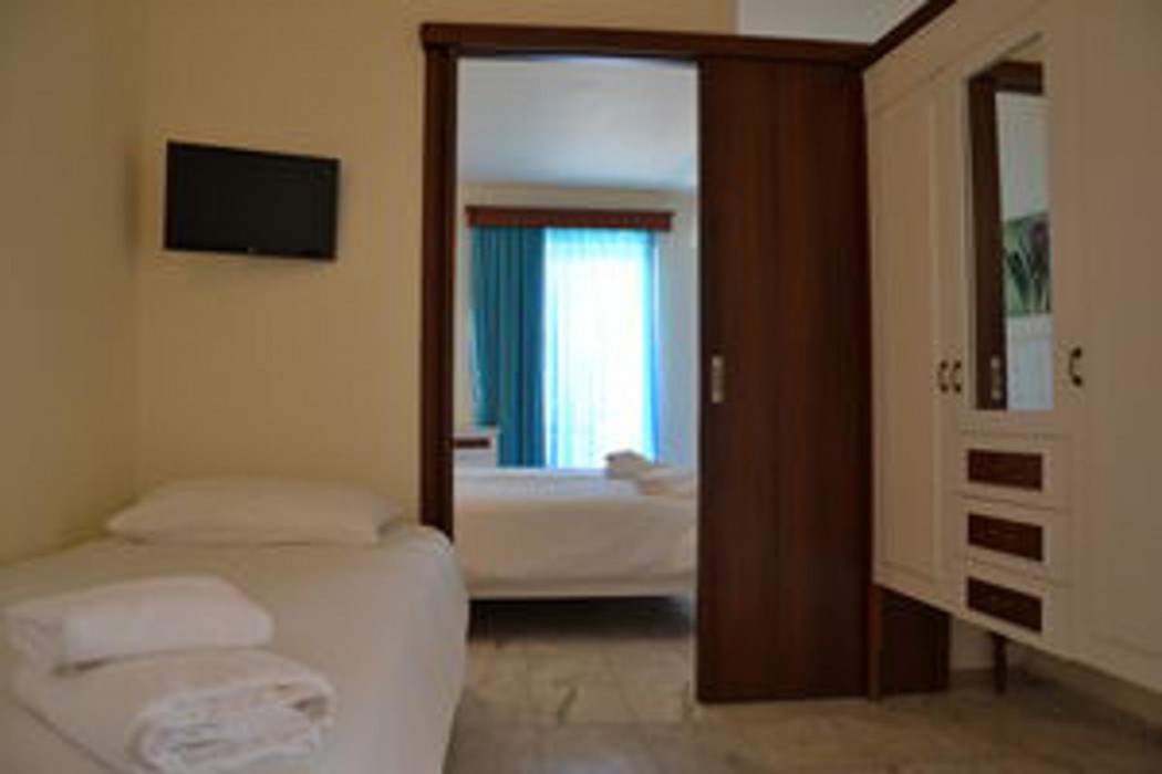 Chrispy Waterpark Resort 12/66