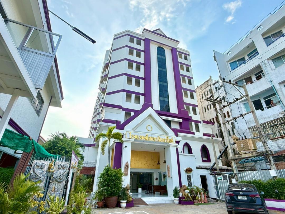 Ayothaya Riverside Hotel in AYUTTHAYA