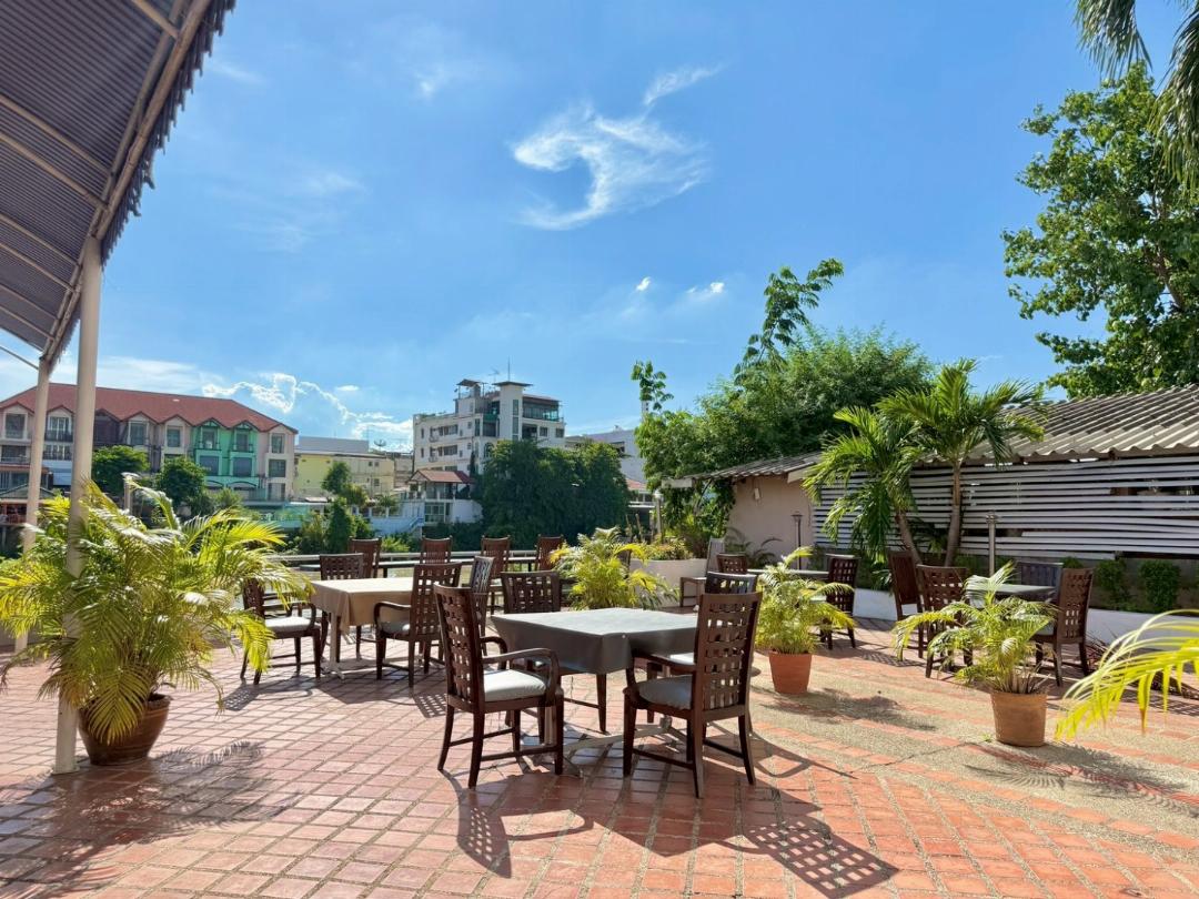Ayothaya Riverside Hotel 8/51