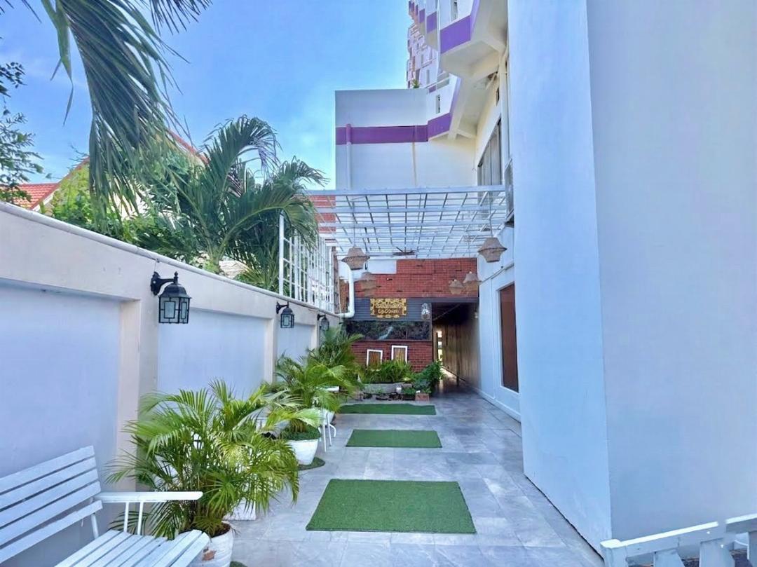 Ayothaya Riverside Hotel in AYUTTHAYA