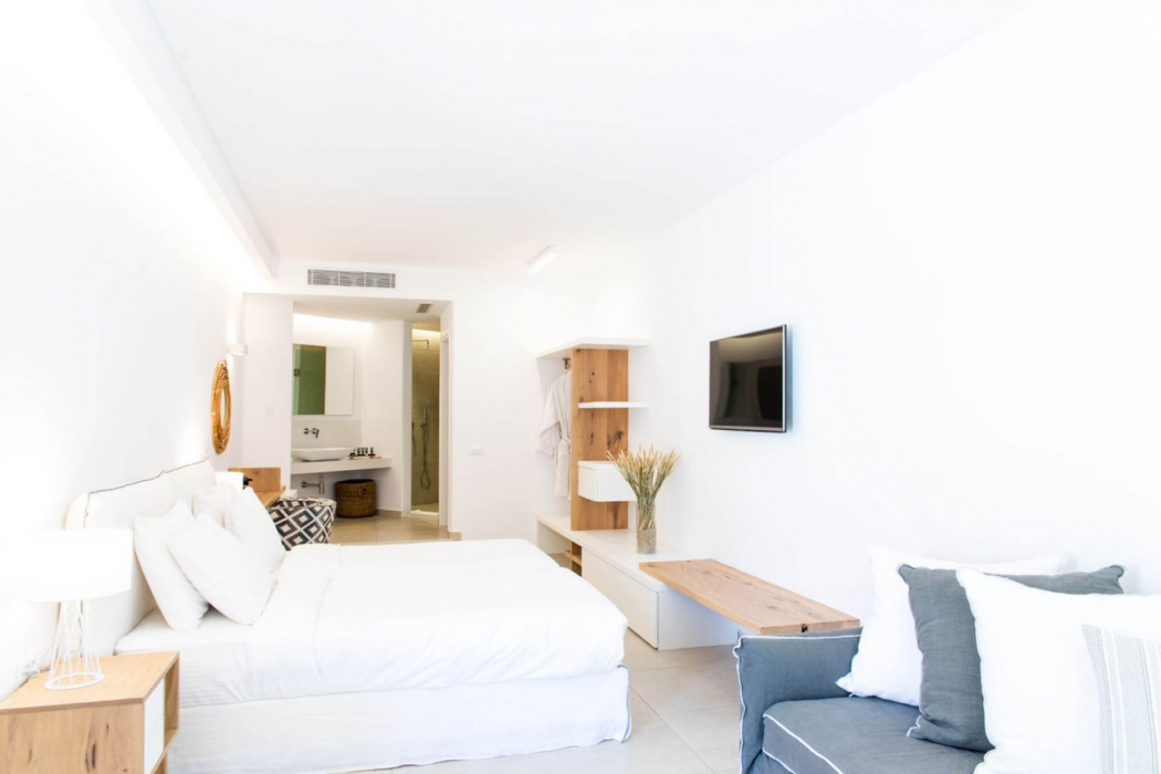 Super Paradise Hotel 14/65