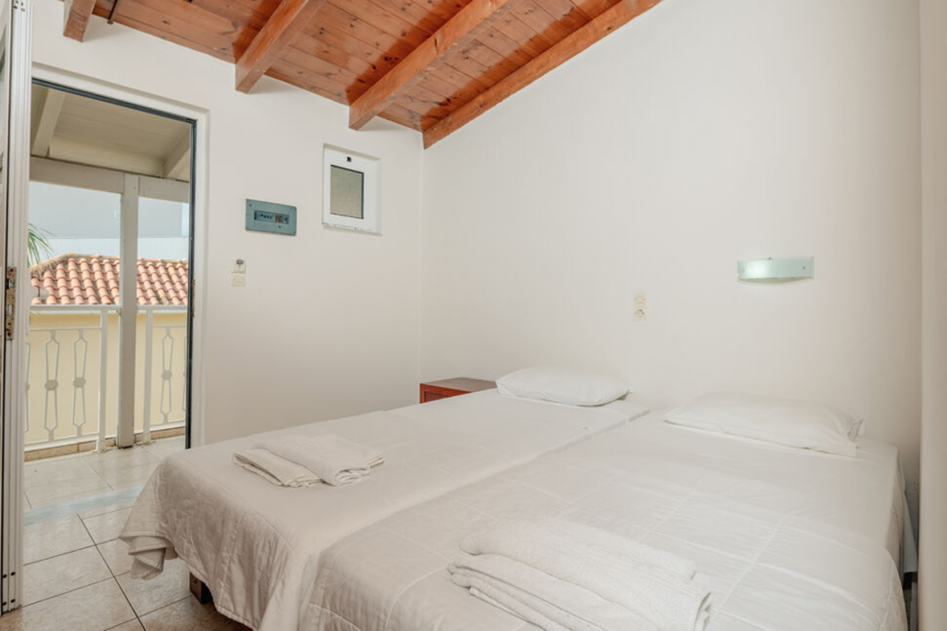Canadian Hotel 23/82