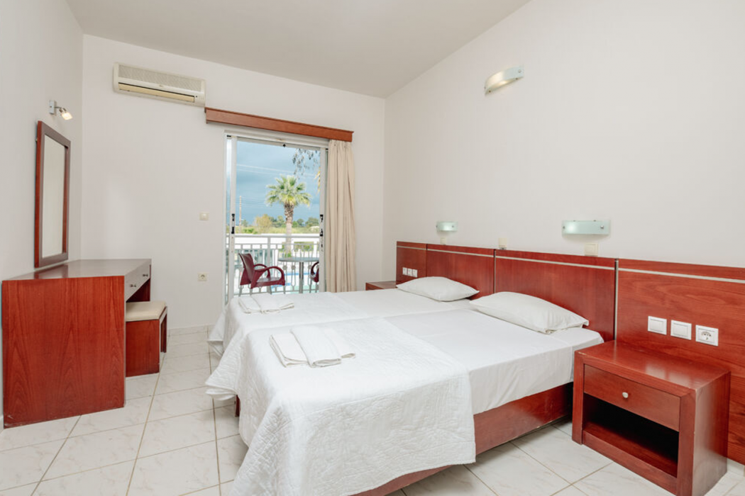 Canadian Hotel 33/82