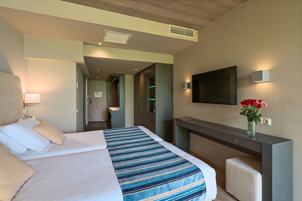 Kyma Suites Beach Hotel 62/114