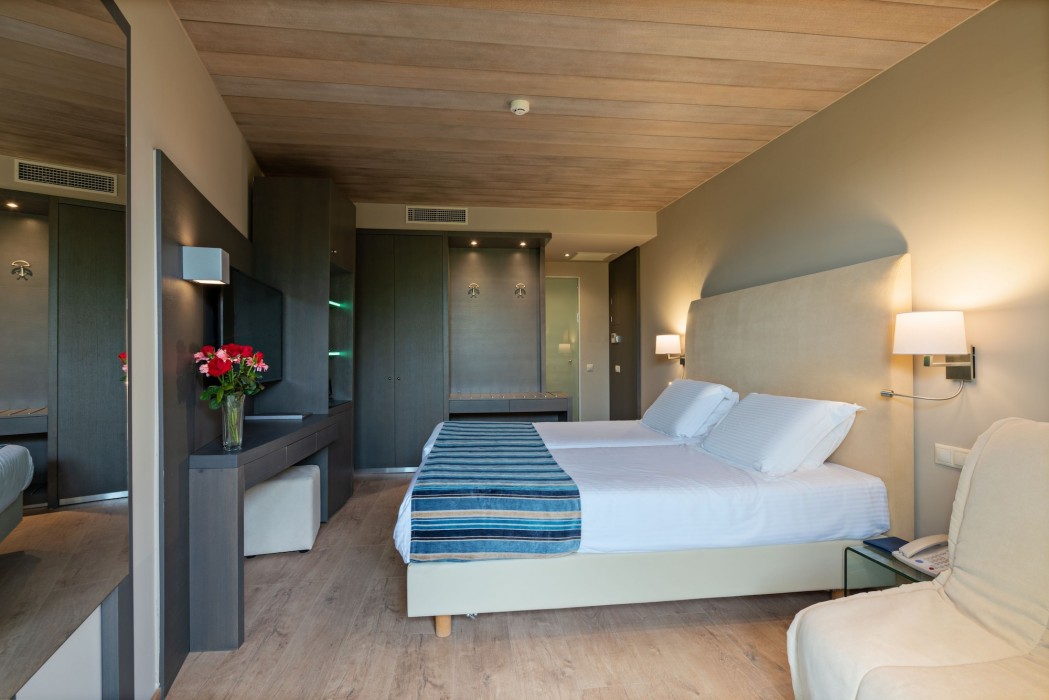 Kyma Suites Beach Hotel 71/114