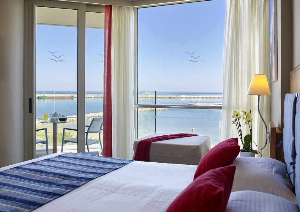 Kyma Suites Beach Hotel 72/114