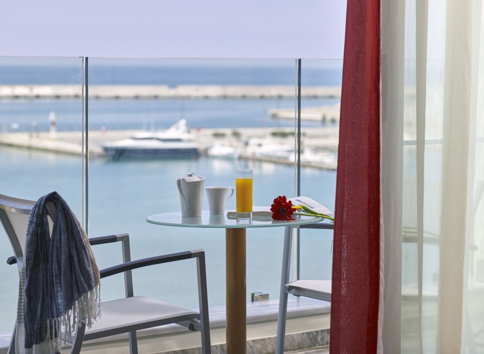 Kyma Suites Beach Hotel 75/114