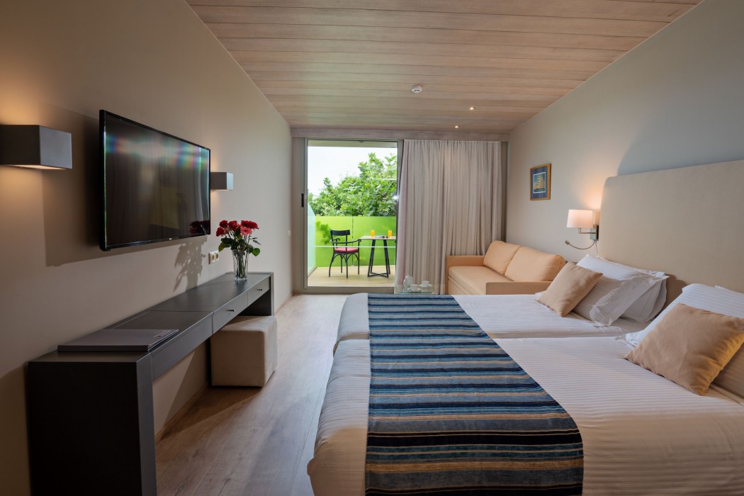 Kyma Suites Beach Hotel 64/114
