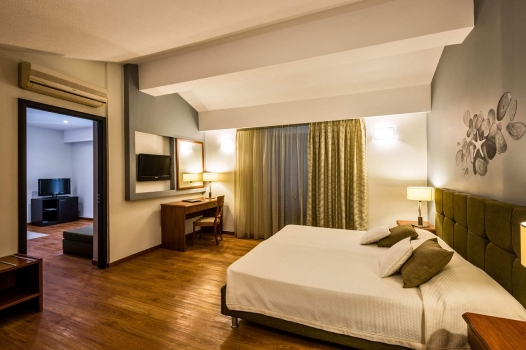 Mediterranean Beach Resort 12/65