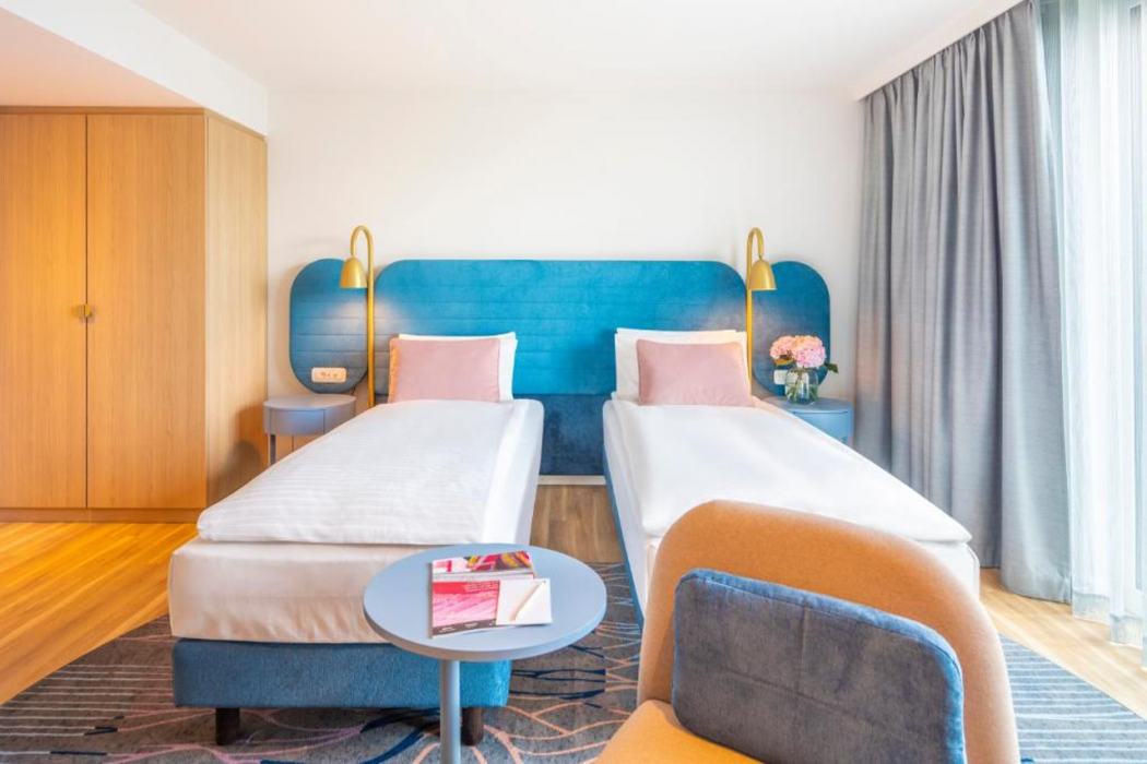 Room at Capri By Fraser Leipzig, LEIPZIG