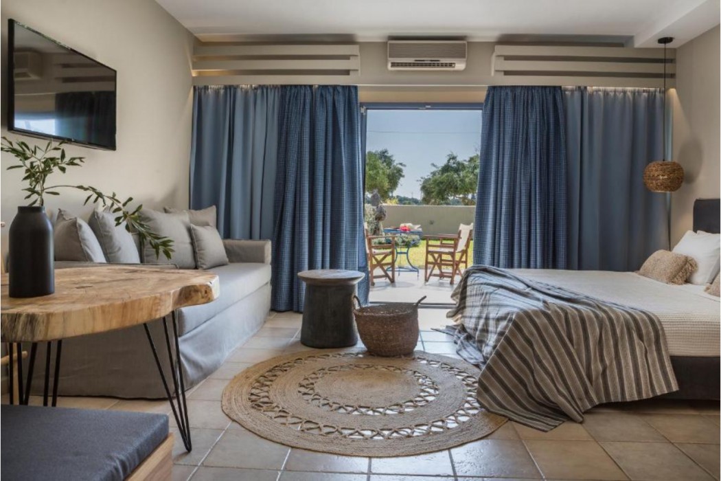 Avithos Resort 11/92
