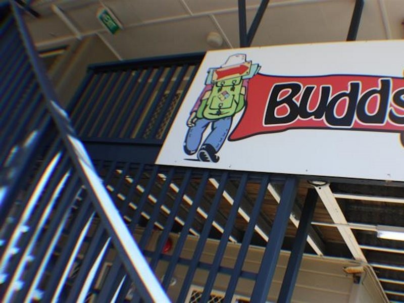Budds In Surfers 31/52