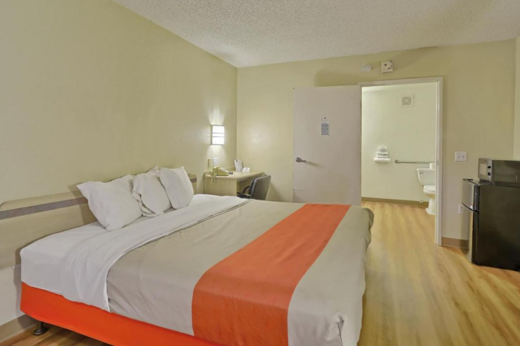 Motel6 Maple Shade Township, NJ - Philadelphia - Mt Laurel 11/42