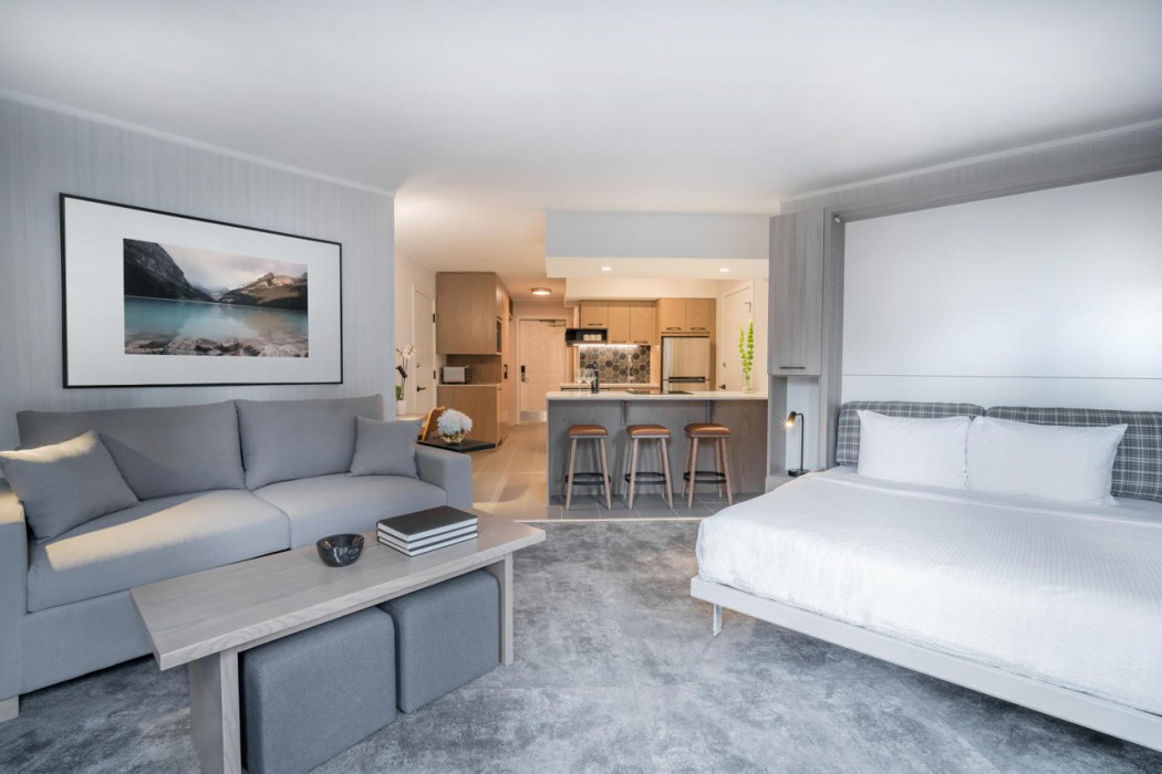 Lake Louise Inn 23/72