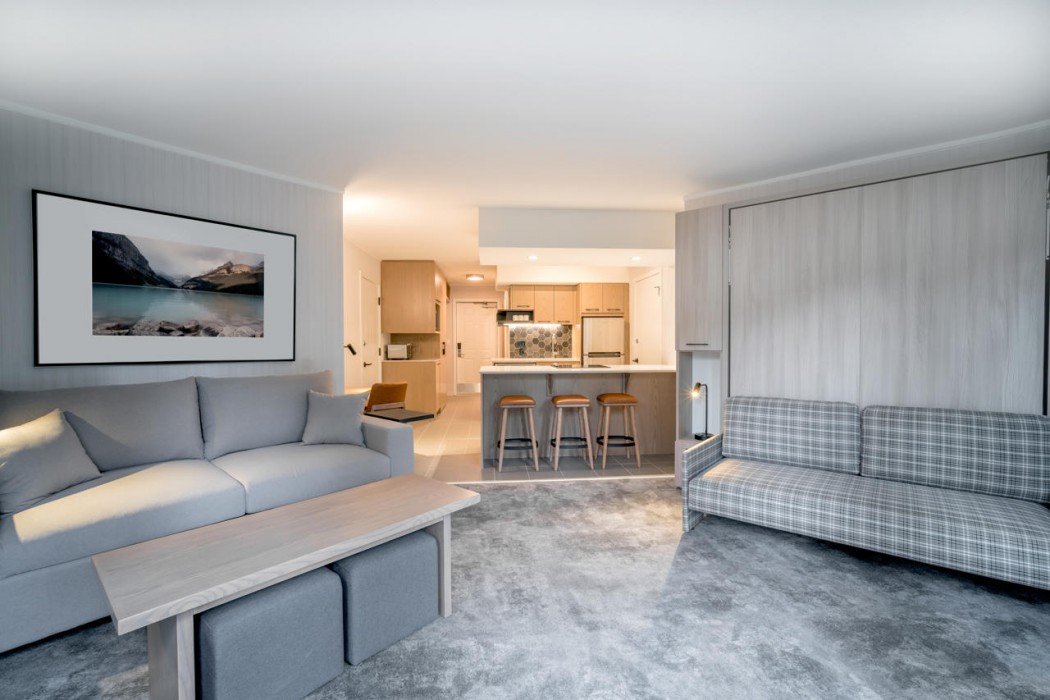 Lake Louise Inn 30/72