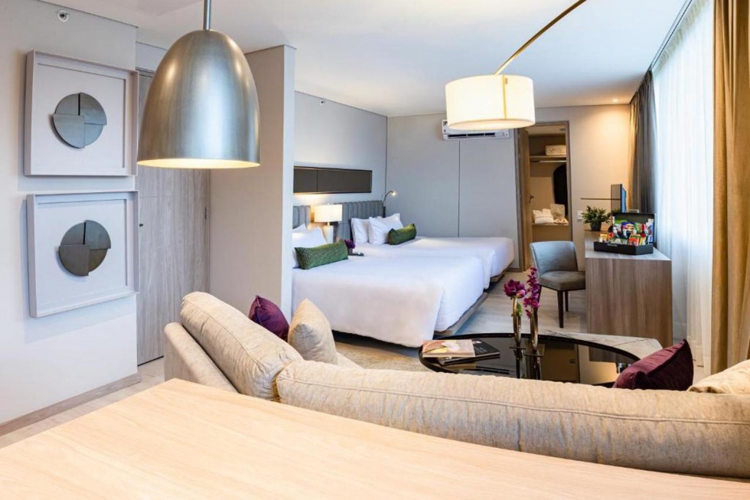 York Medellin, Curio Collection by Hilton 10/60