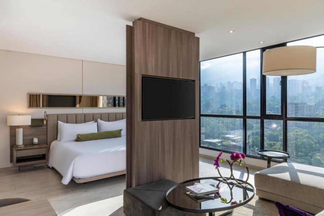 York Medellin, Curio Collection by Hilton 9/60