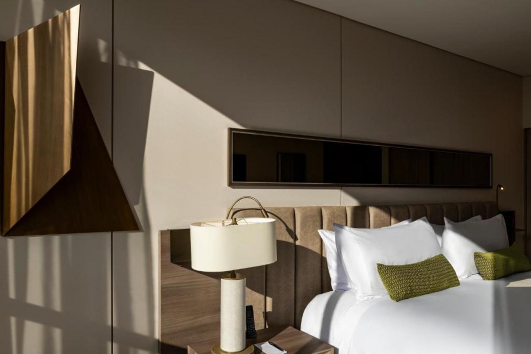 York Medellin, Curio Collection by Hilton 6/60