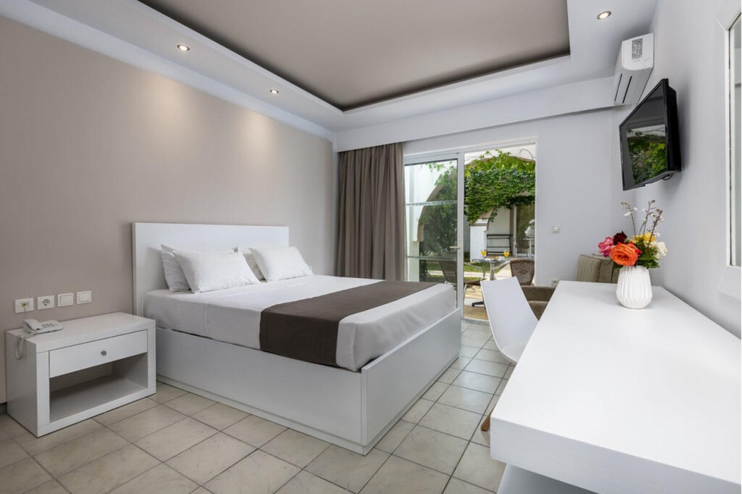 Gaia Royal Hotel 35/86