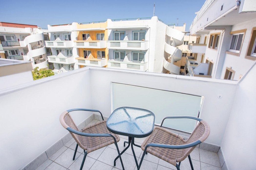 Kosta Palace City Hotel 100/157