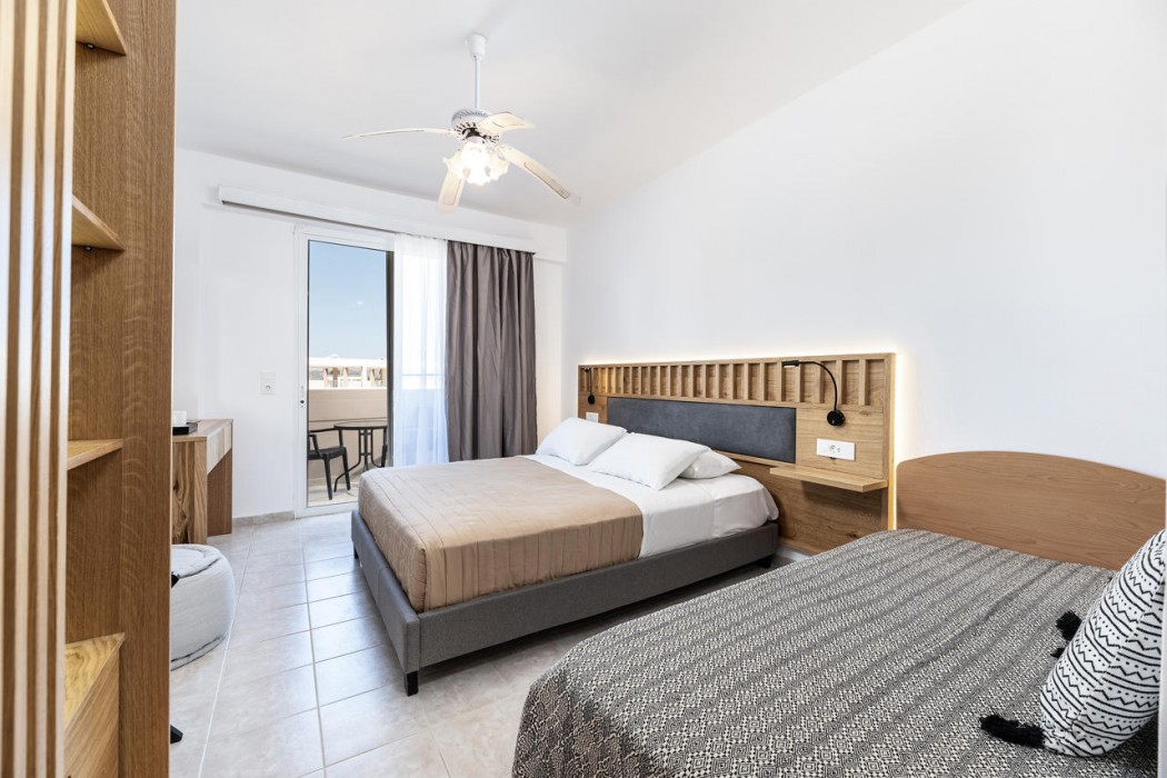 Aegean Bay Hotel 24/76