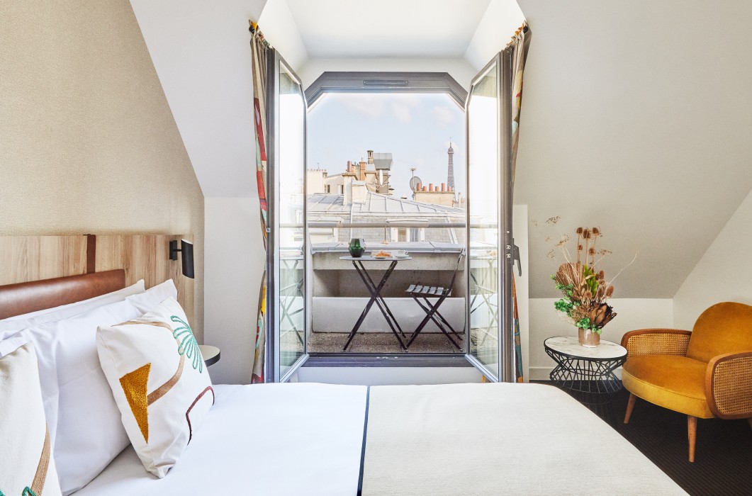 DELUXE, EIFFEL VIEW, BALCONY