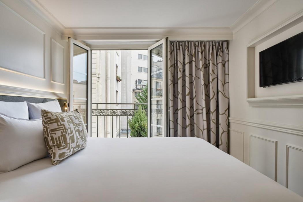 Posy Hotel by HappyCulture 17/84