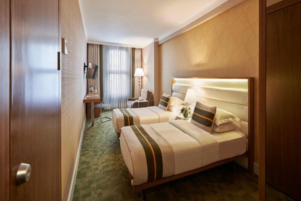 Richmond Hotel 13/73