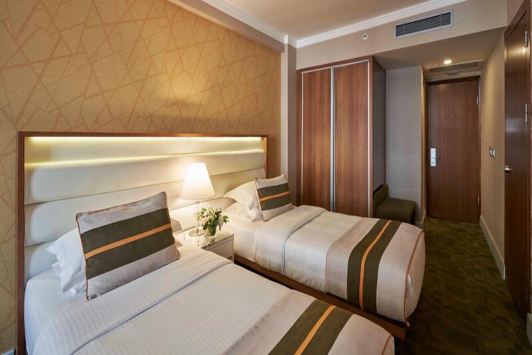 Richmond Hotel 17/73