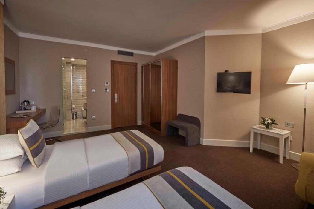 Richmond Hotel 12/73