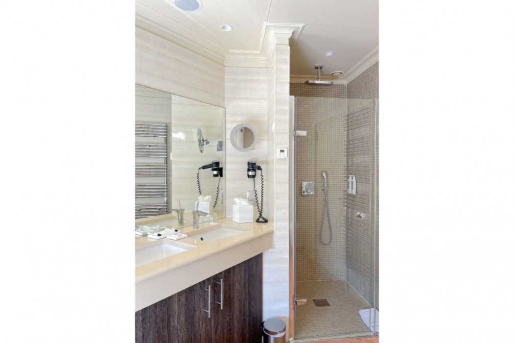 Hotel La Perouse Nice 8/69