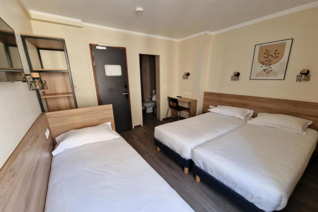D'anjou Hotel 10/43