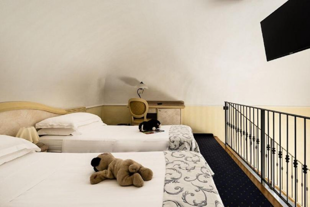 Hotel London 8/39