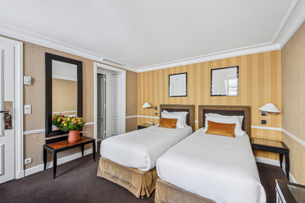 Victoires Opera Hotel 12/73