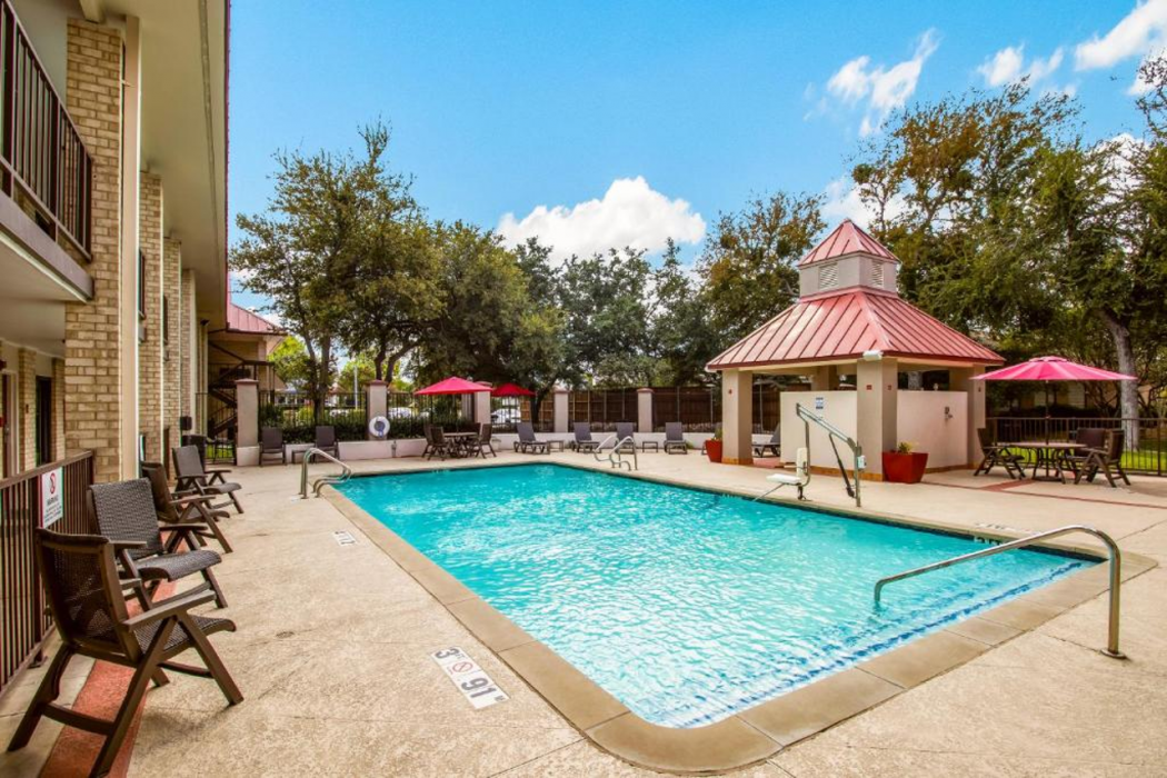 Red Roof PLUS Dallas - Addison 13/25