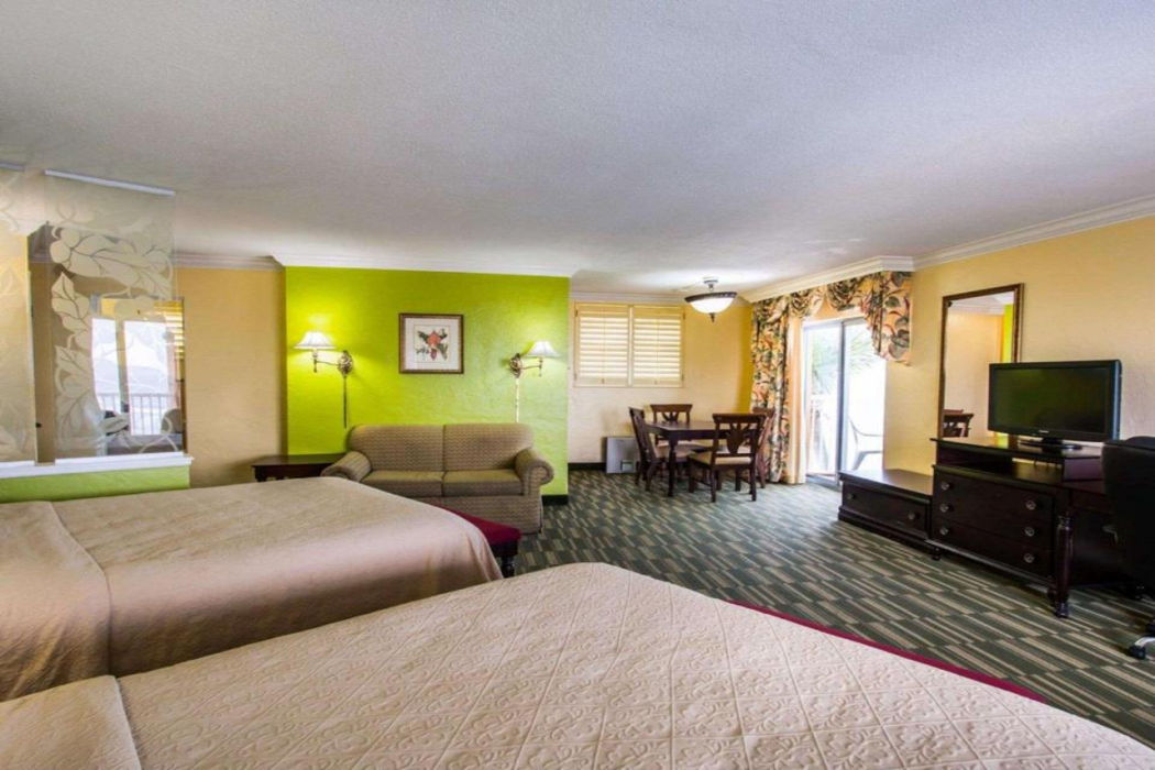 Comfort Inn & Suites Ormond Beach Oceanfront 10/25