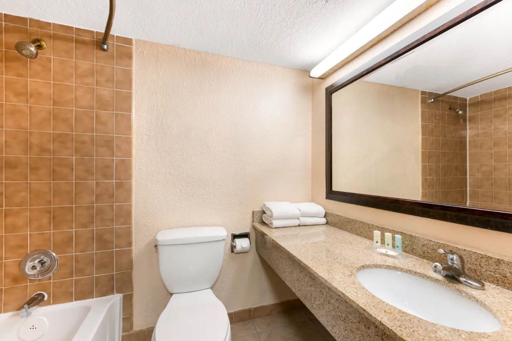 Quality Inn & Suites Orlando Airport 10/18