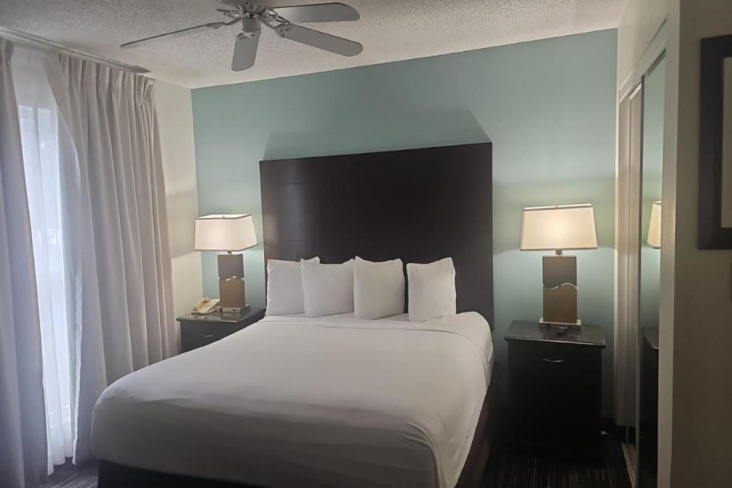 Montreal Suites Orlando 12/35