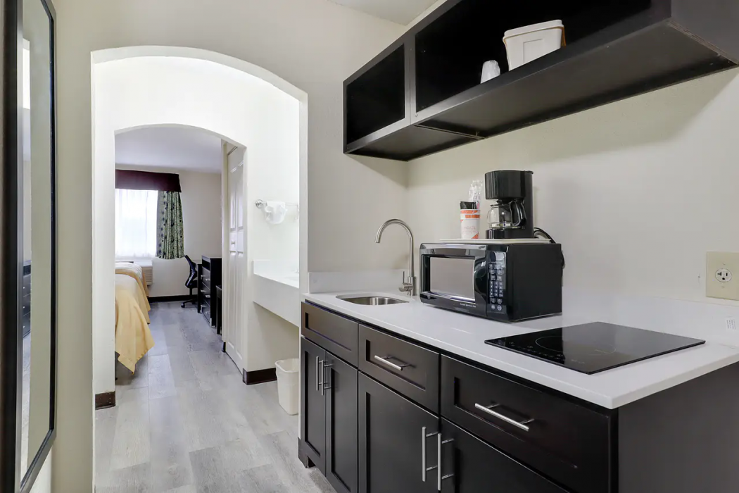 Quality Suites Albuquerque Airport 4/19