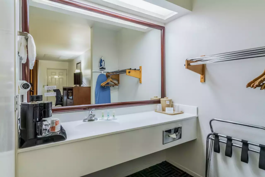 Quality Inn Fresno Near University 12/34
