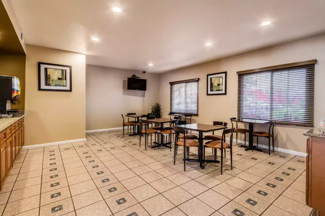 Quality Inn Fresno Near University 25/34