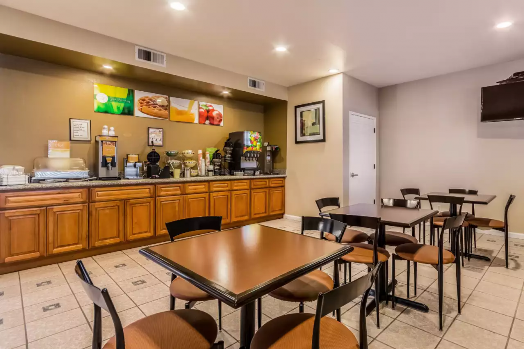Quality Inn Fresno Near University 26/34