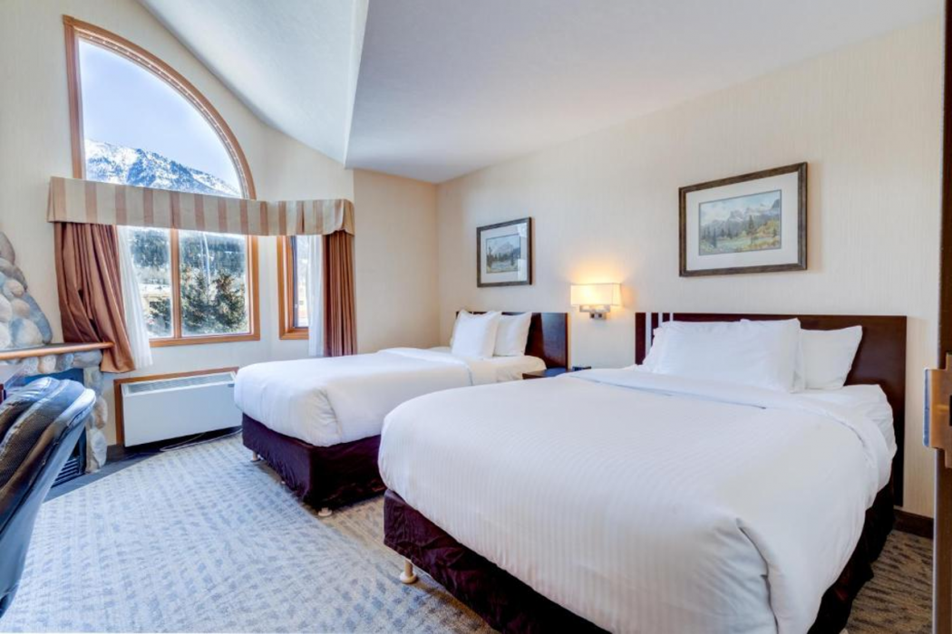 Chateau Canmore 10/69