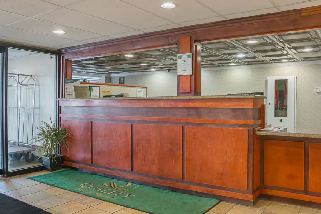Quality Inn and Suites Detroit Metro Airport 4/27