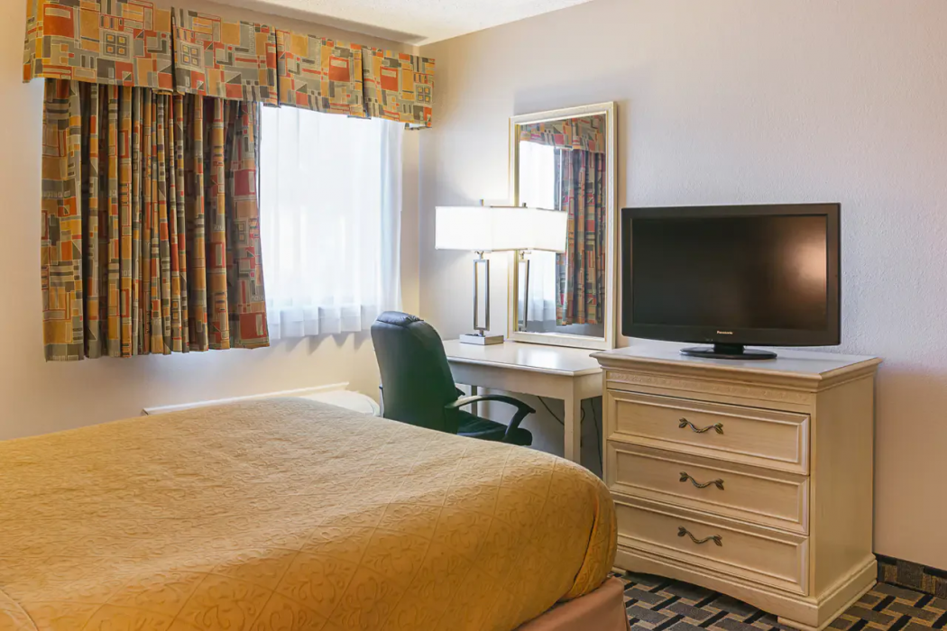 Quality Inn and Suites Detroit Metro Airport 9/27