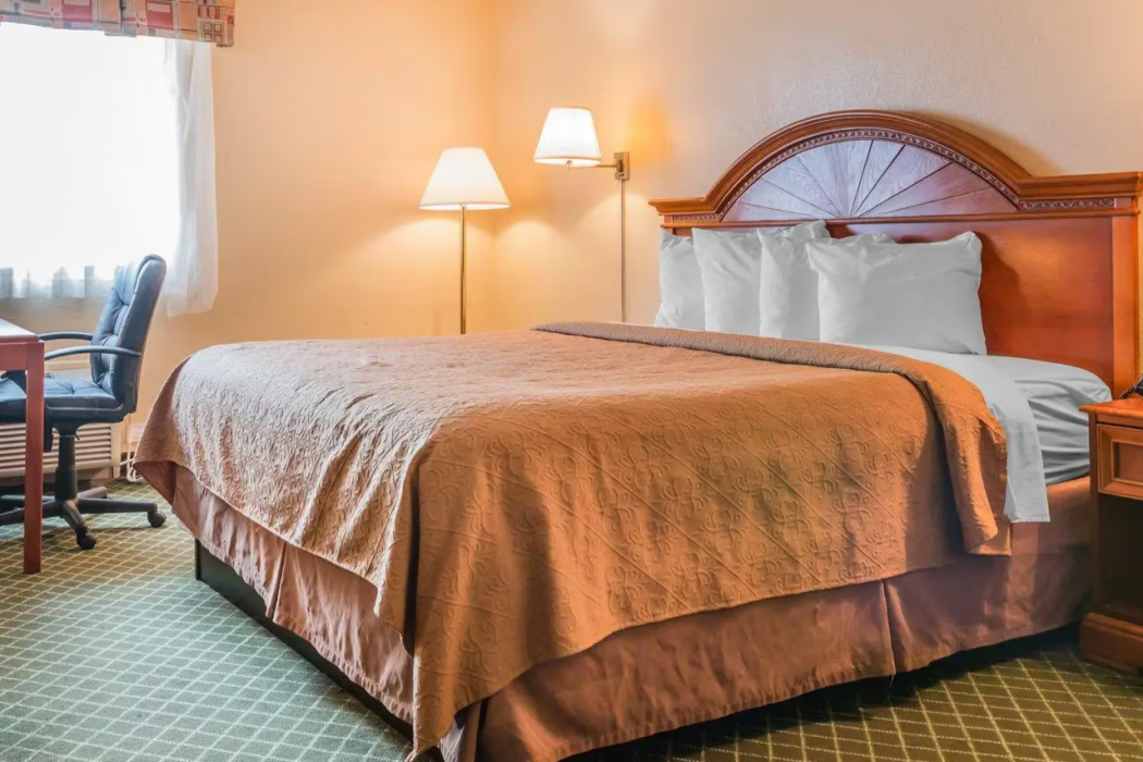 Quality Inn and Suites Detroit Metro Airport 7/27