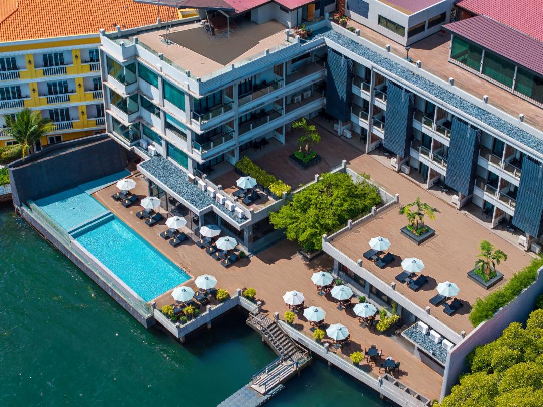 Two Seasons Coron Bayside Hotel in CORON