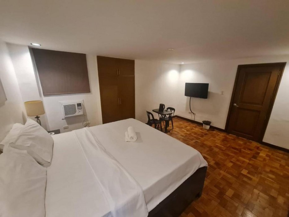 Bryan Condominium Suites 17/66