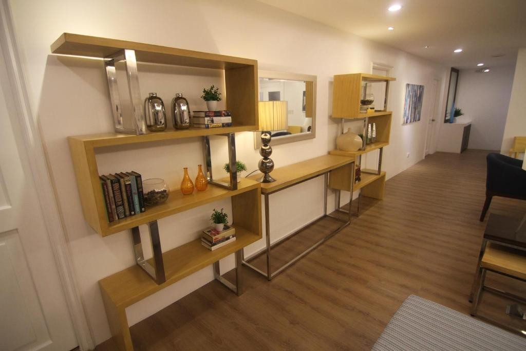 Bryan Condominium Suites 28/66