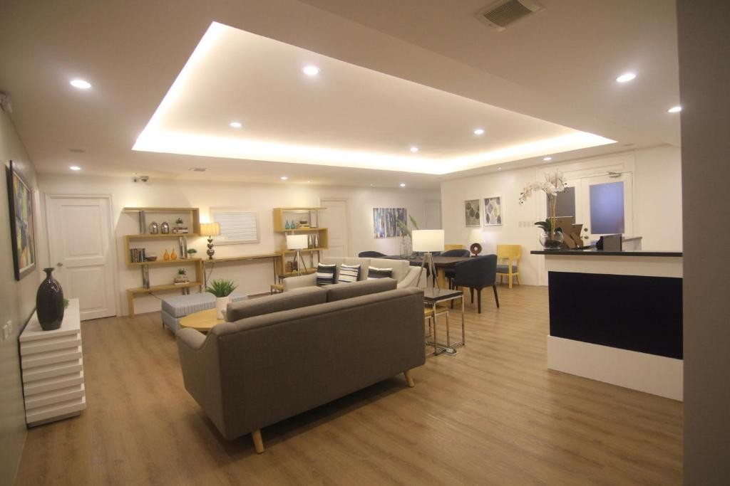 Bryan Condominium Suites 22/66